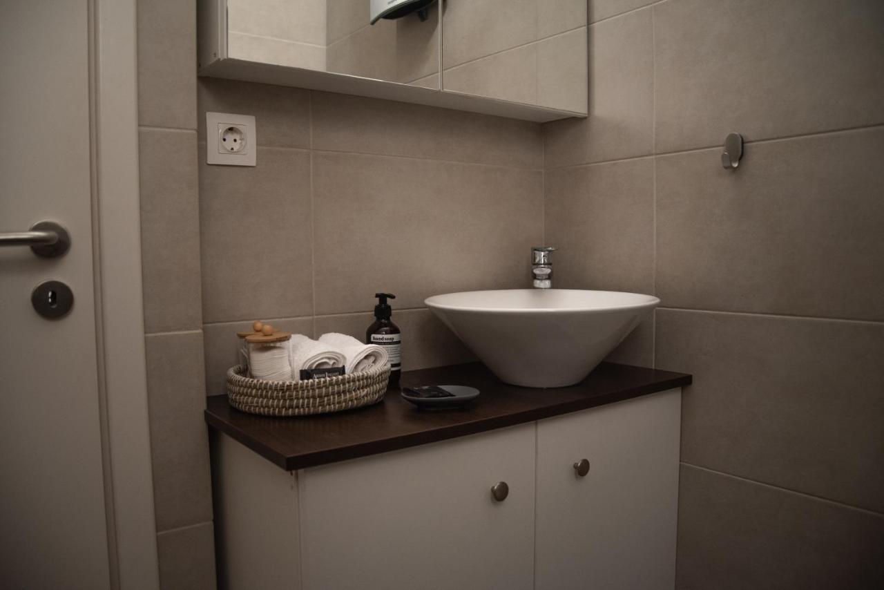 Naiads Nest - The Blue Wave Apartment Varkiza Bagian luar foto